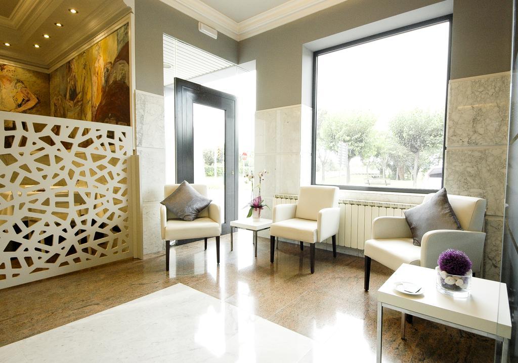 Hotel Arumi Santa Eugenia de Berga エクステリア 写真